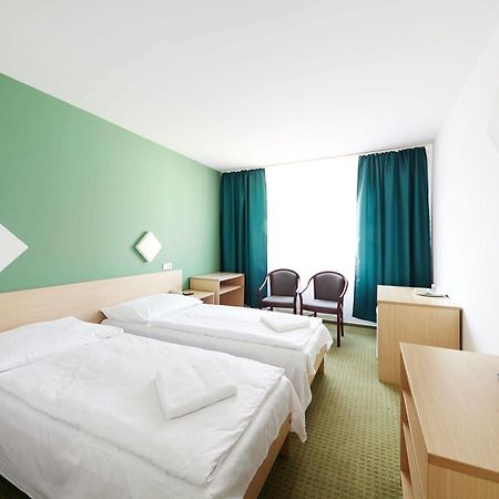 Hotel Mars Прага Екстериор снимка
