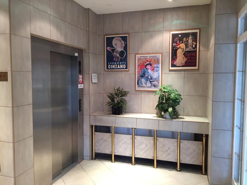Hotel Mars Прага Екстериор снимка