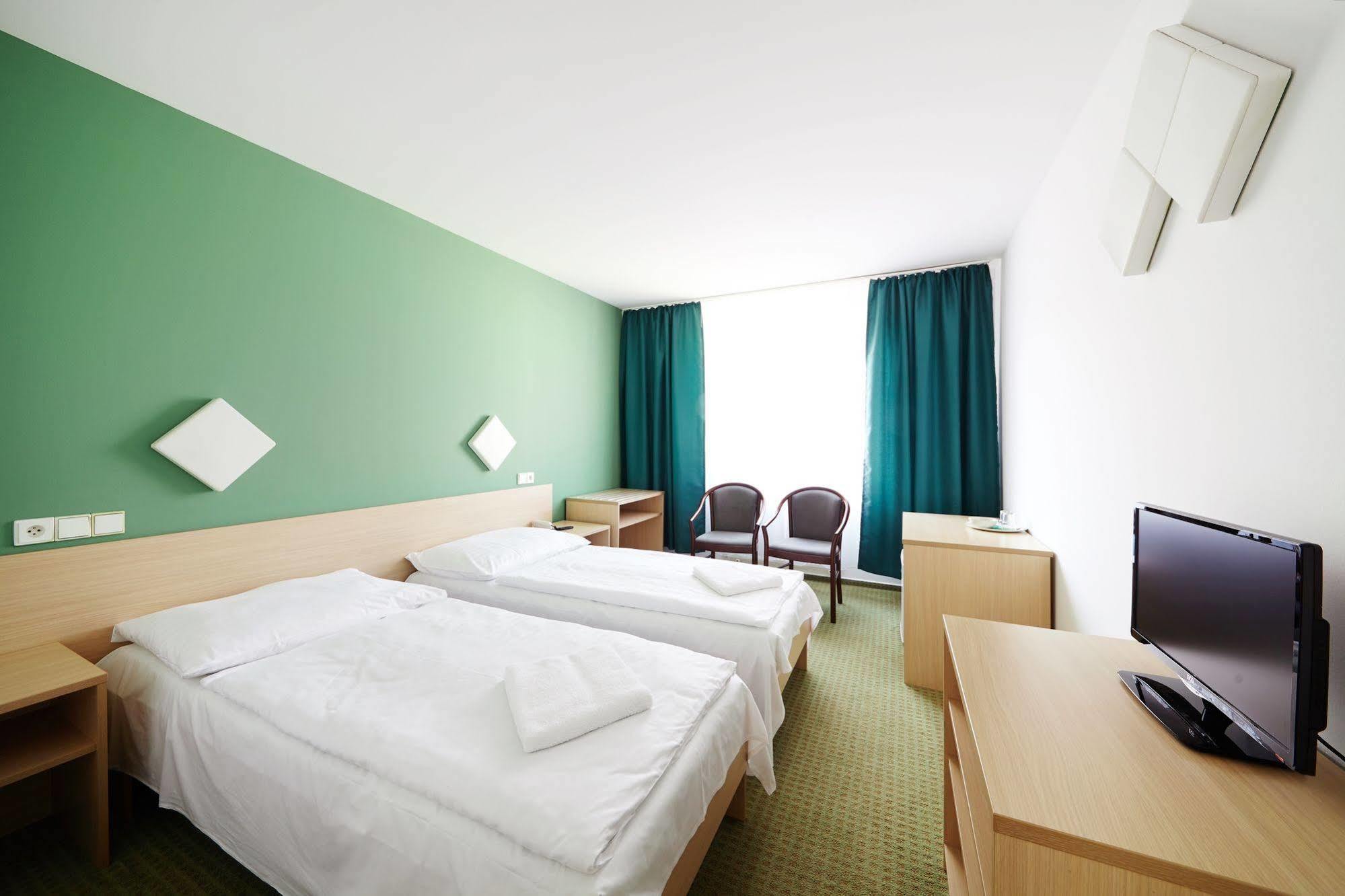 Hotel Mars Прага Екстериор снимка
