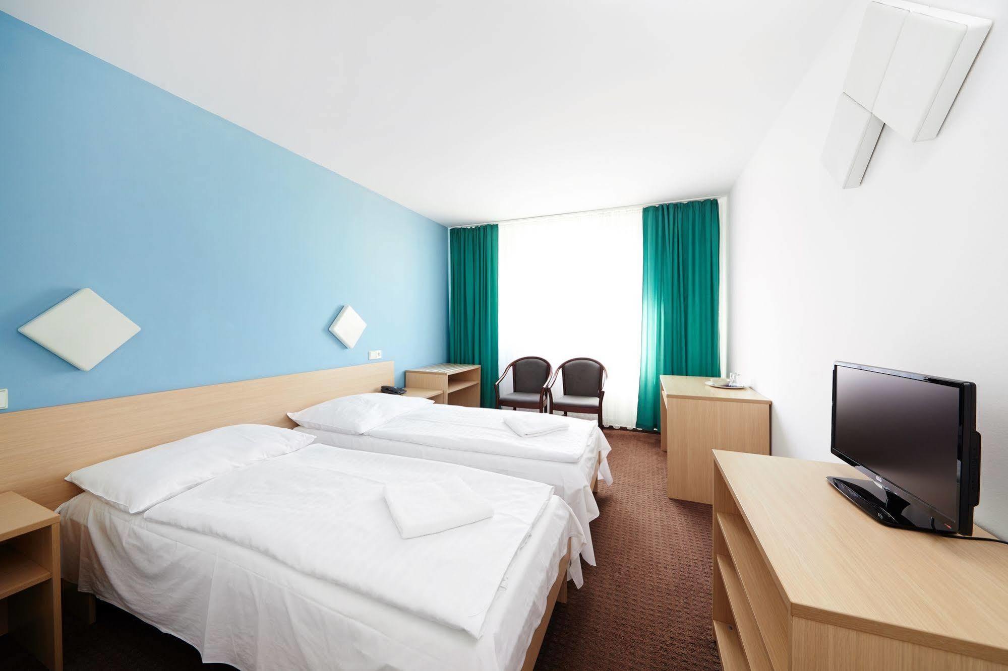 Hotel Mars Прага Екстериор снимка